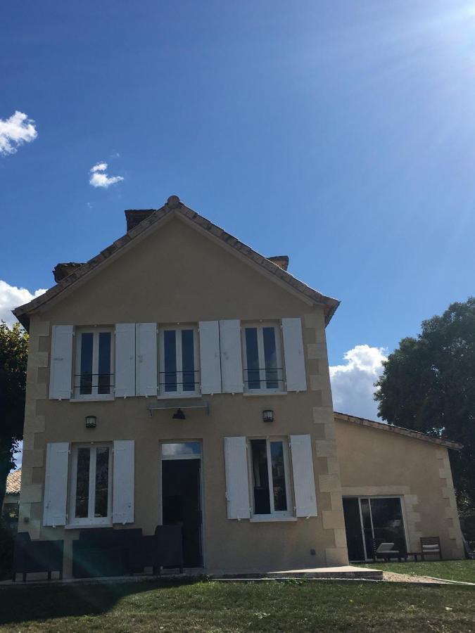 Allee Des Roses Saint-Philippe-d'Aiguille Exterior photo